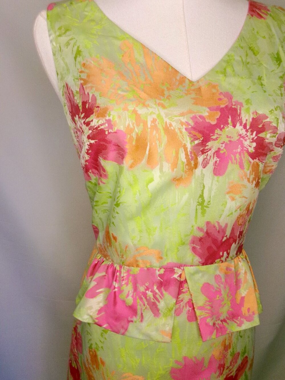 Tahari Arthur S Levine Floral Peplum Sheath Dress Size 14 Wedding Guest